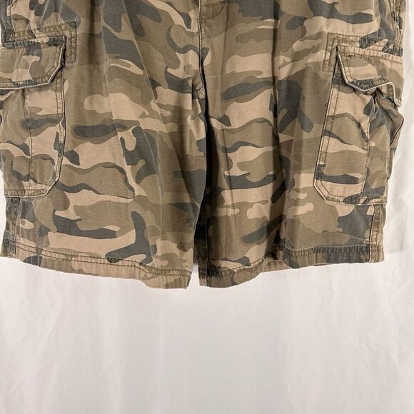 Izod Camo Cargo Shorts Men's 36 Green Button Zip Hook Loop Pockets 100% Cotton - Picture 3 of 8